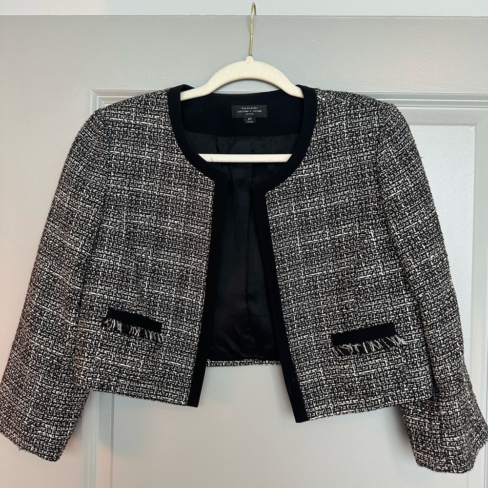 Tahari Black and White Tweed Blazer Collarless Structured Design
